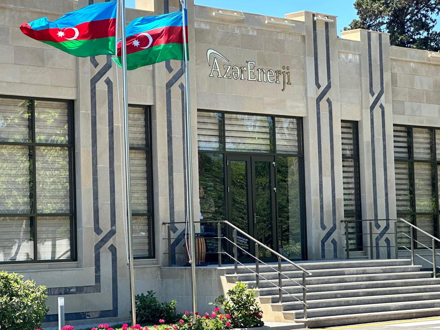 Azerbaijan overhauls its Yevlakh junction substation with latest technologies (PHOTO)