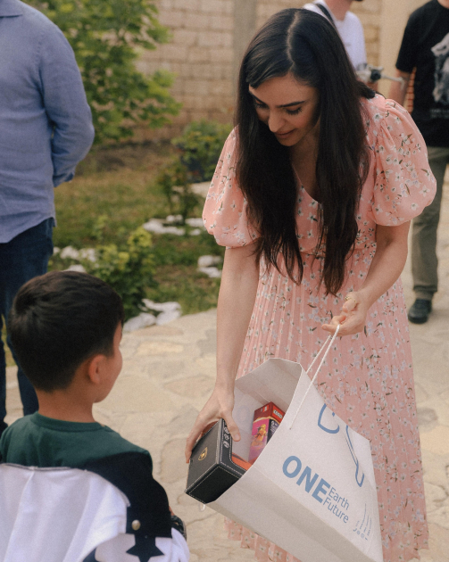 Heydar Aliyev Foundation VP Leyla Aliyeva, Head of Baku Media Center Arzu Aliyeva meet participant of "Young Beekeeper" project in Khizi (PHOTO)