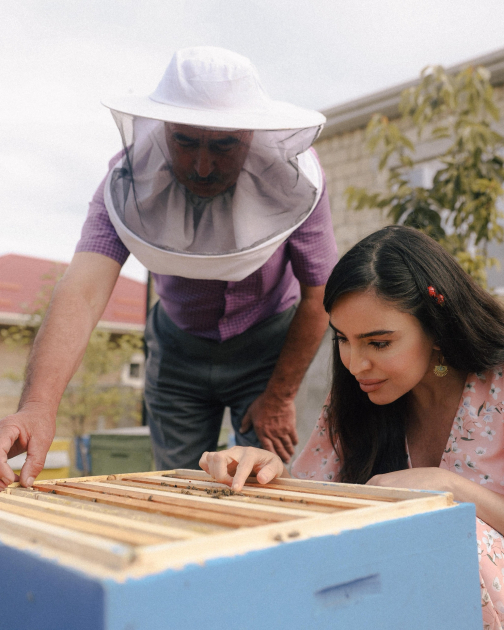 Heydar Aliyev Foundation VP Leyla Aliyeva, Head of Baku Media Center Arzu Aliyeva meet participant of "Young Beekeeper" project in Khizi (PHOTO)
