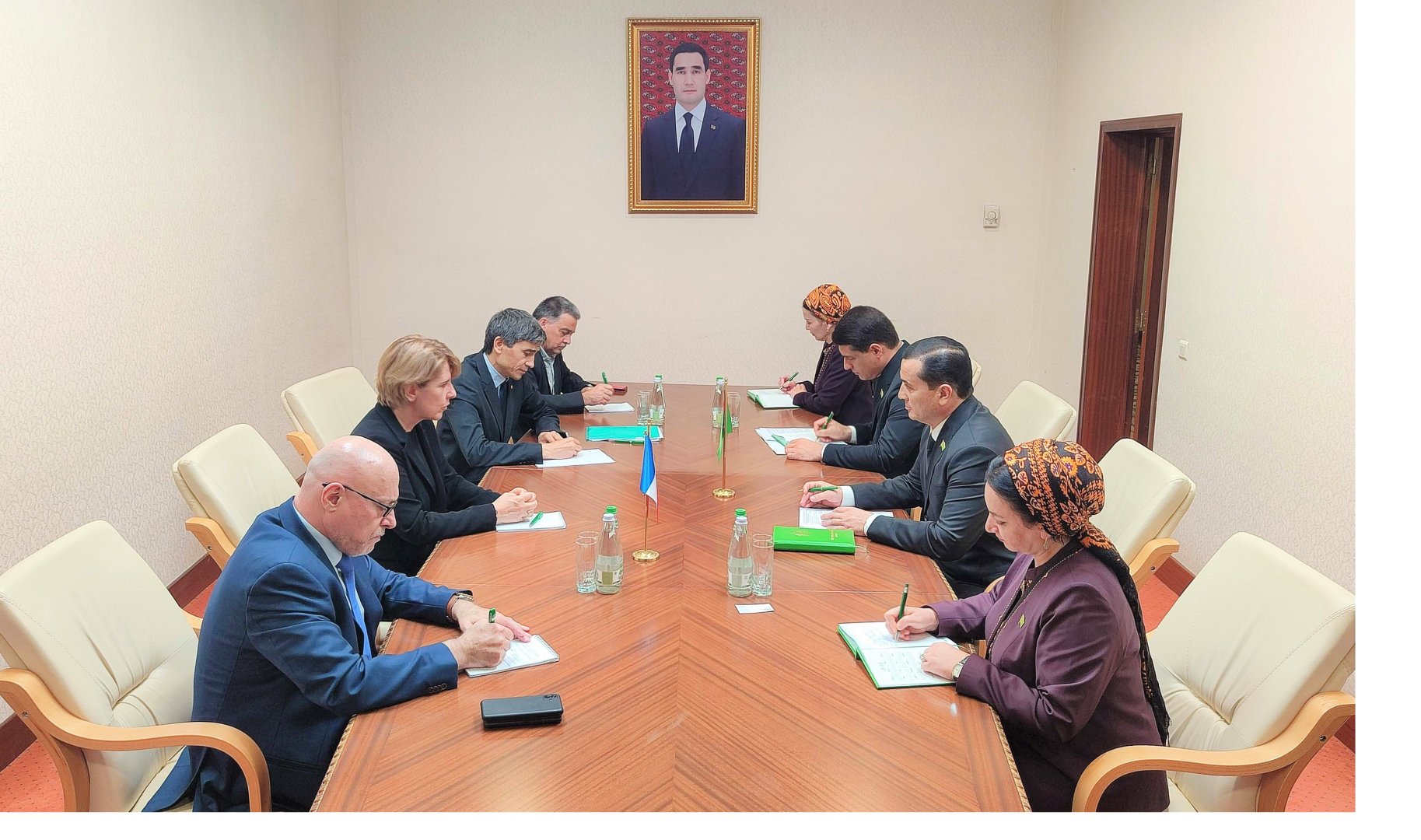 Turkmen, French officials discuss energy and agricultural development
