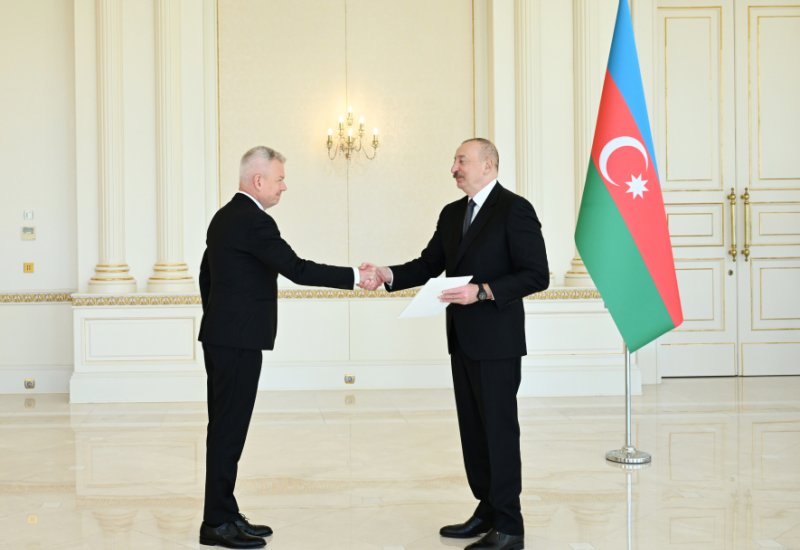 President Ilham Aliyev accepts credentials of newly appointed ambassador of Poland (PHOTO/VIDEO)