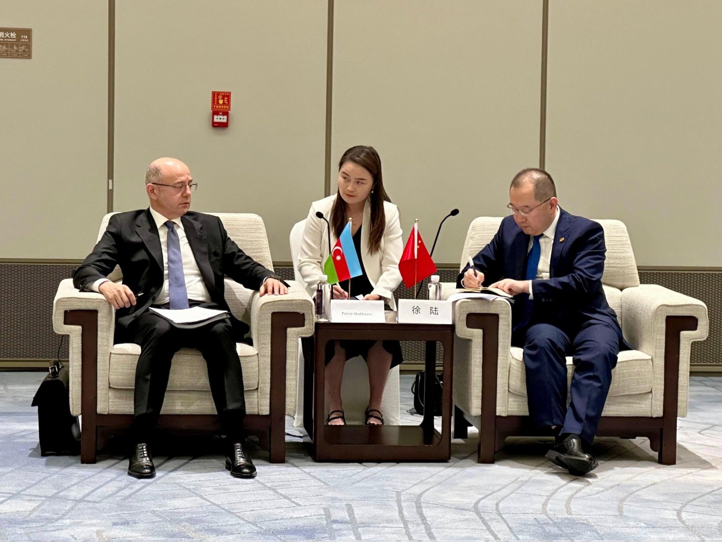 Azerbaijan, China sign agreement to study electric power transmission network (PHOTO)