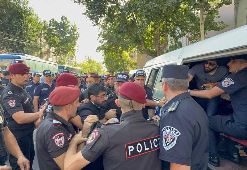 Armenian police detain archbishop's supporters (VIDEO)