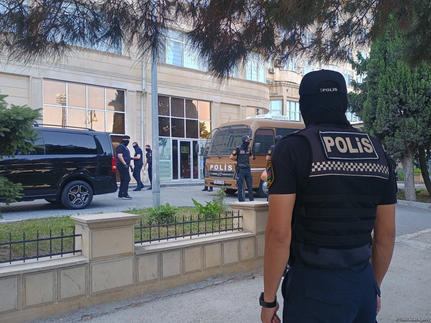 Azerbaijan announces police raid on suspended Sputnik office (PHOTO/VIDEO)