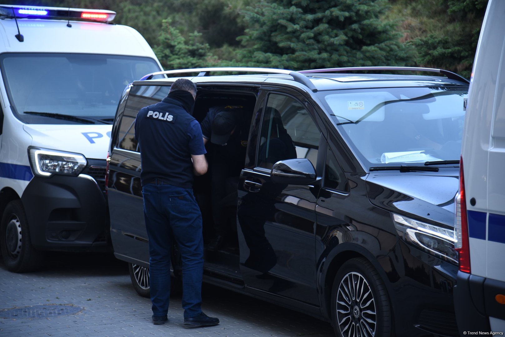 Azerbaijan announces police raid on suspended Sputnik office (PHOTO/VIDEO)