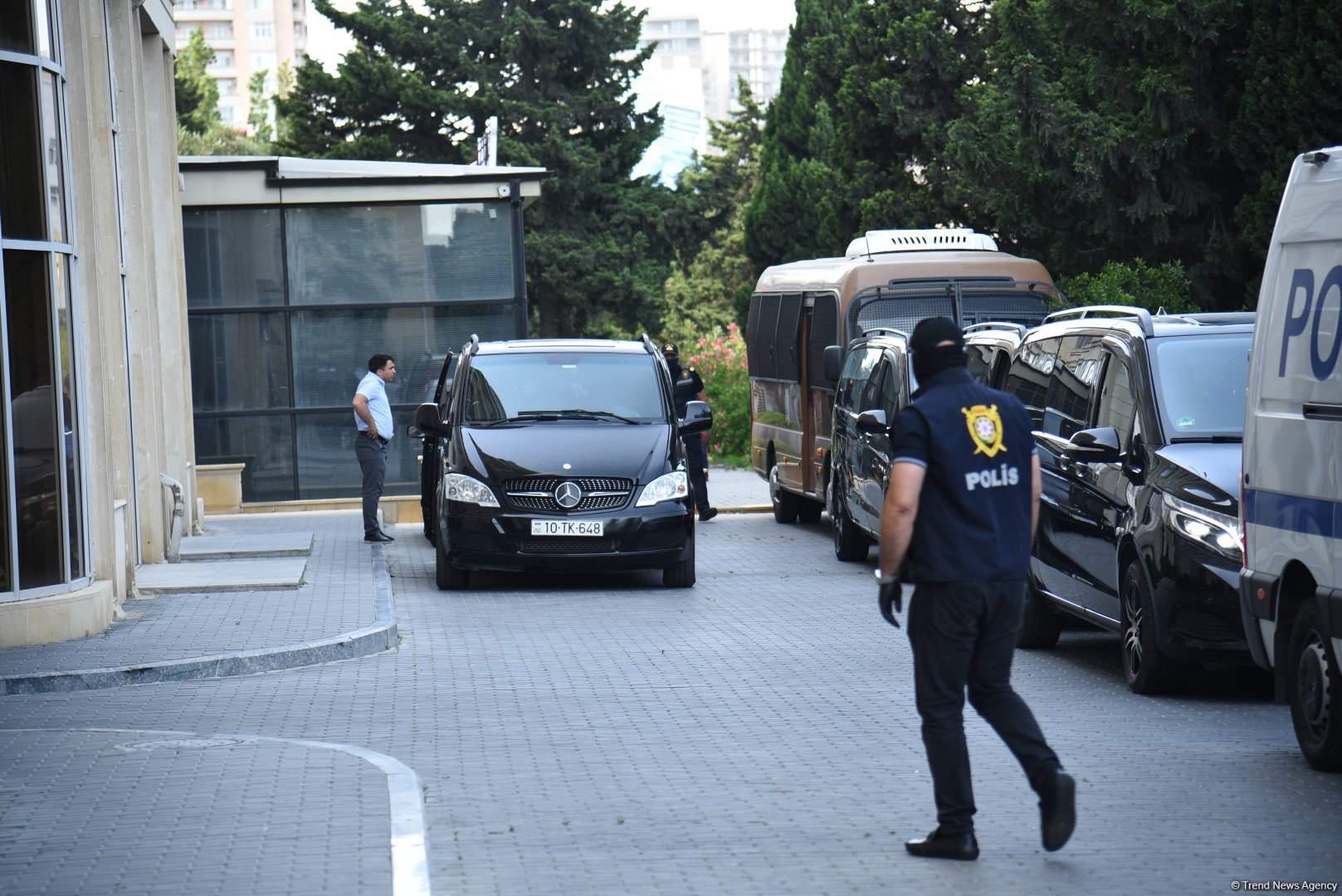 Azerbaijan announces police raid on suspended Sputnik office (PHOTO/VIDEO)