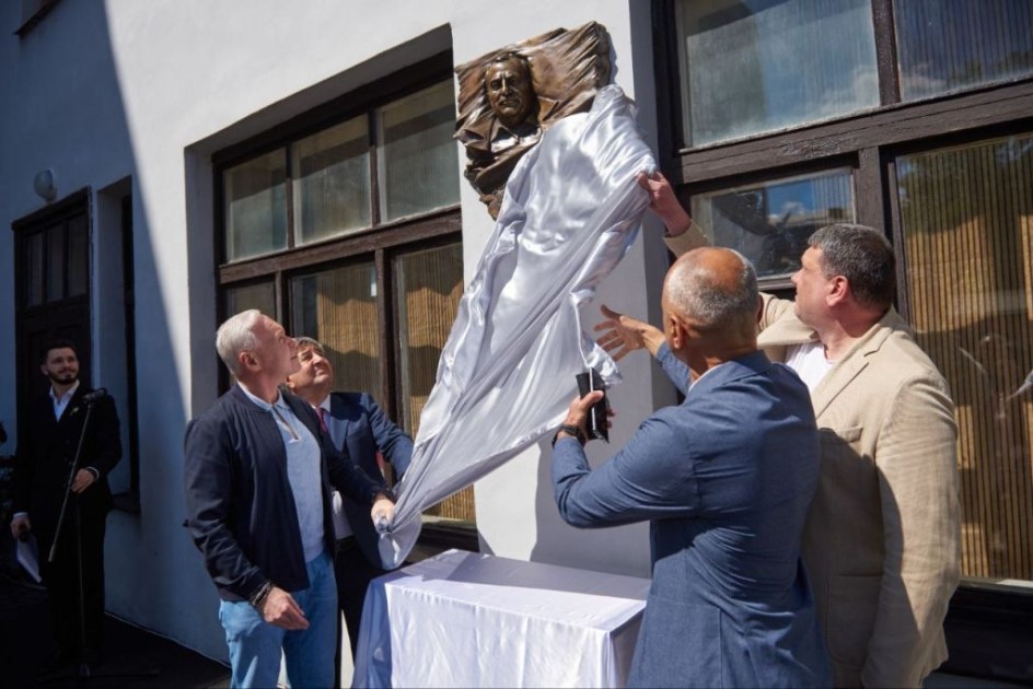 Ukrainian Kharkiv hosts unveiling of memorial plaque to Azerbaijani honored artist (PHOTO)