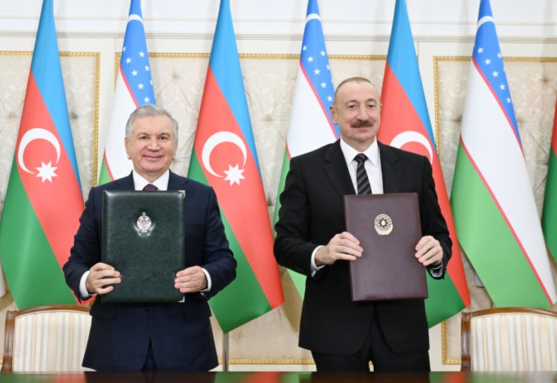 Azerbaijan, Uzbekistan exchange signed documents (PHOTO)