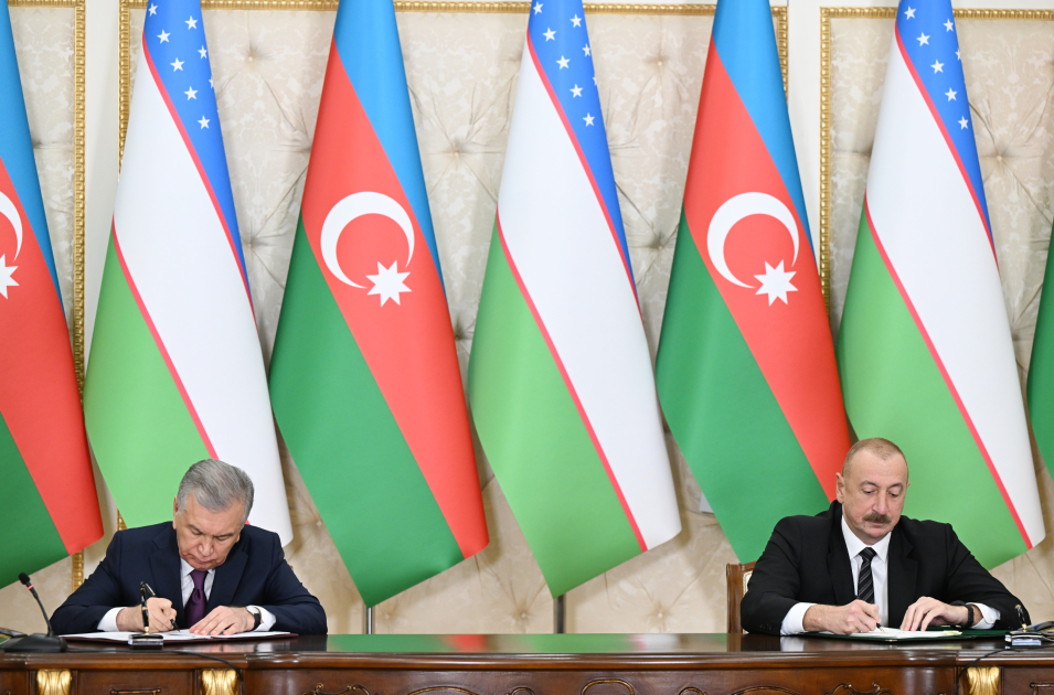 Azerbaijan, Uzbekistan exchange signed documents (PHOTO/VIDEO)