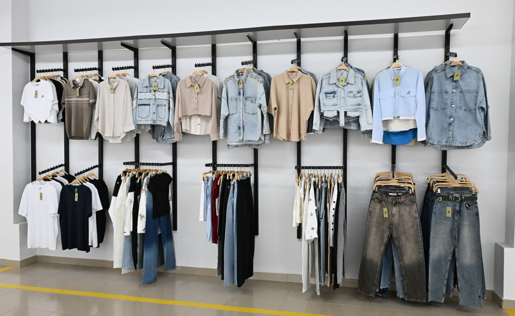 President Ilham Aliyev and President Shavkat Mirziyoyev review operations of Businesstex JV sewing factory in Khankendi (PHOTO/VIDEO)