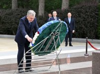 President of Uzbekistan pays tribute to National Leader Heydar Aliyev