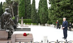 President of Uzbekistan pays tribute to National Leader Heydar Aliyev