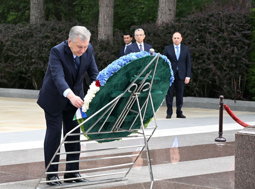 President of Uzbekistan pays tribute to National Leader Heydar Aliyev
