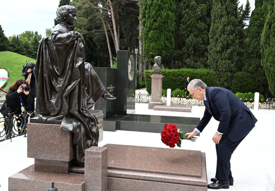 President of Uzbekistan pays tribute to National Leader Heydar Aliyev