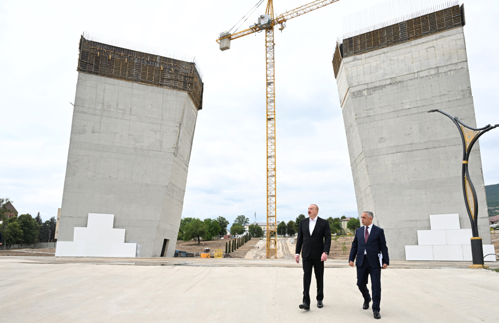President Ilham Aliyev reviews construction works at Victory Park in Khankendi (PHOTO/VIDEO)
