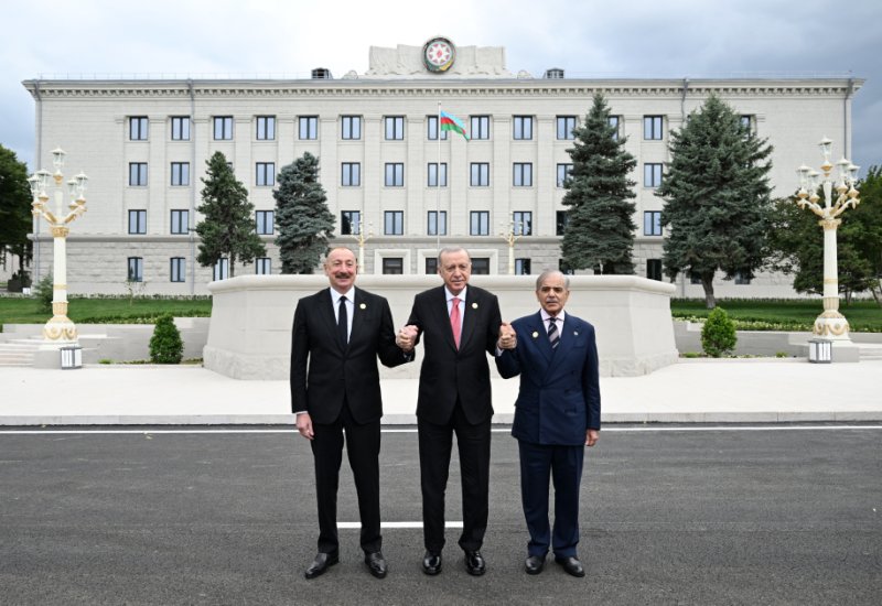 Sincere conversation between President Ilham Aliyev, President Erdoğan, and PM Sharif in Khankendi (PHOTO/VIDEO)