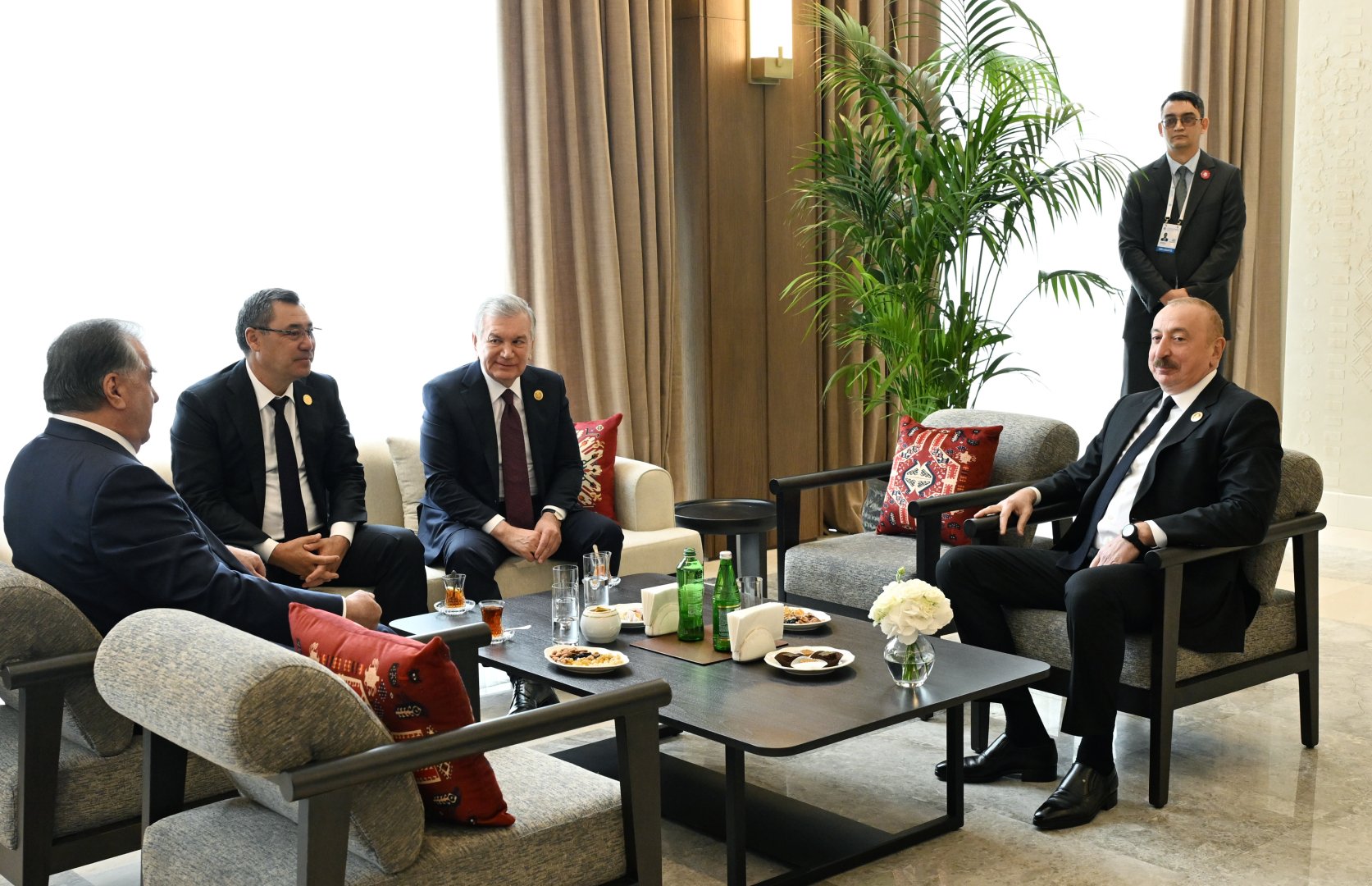 President Ilham Aliyev, ECO Summit leaders gathered over tea in Khankendi (PHOTO/VIDEO)