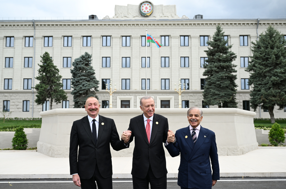 Sincere conversation between President Ilham Aliyev, President Erdoğan, and PM Sharif in Khankendi (PHOTO/VIDEO)