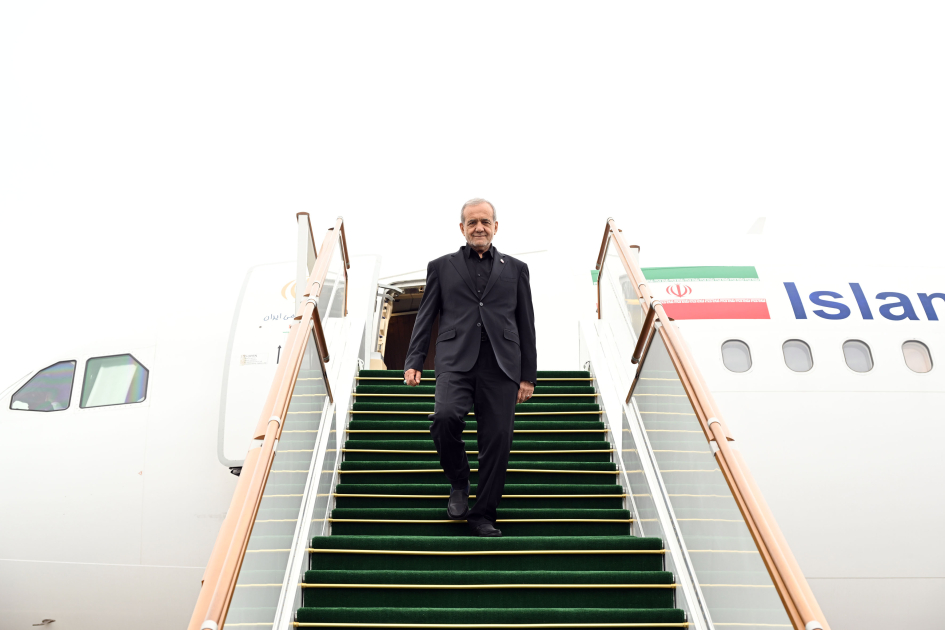 Iran's Pezeshkian arrives in Azerbaijan (PHOTO)