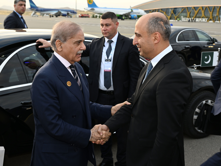 Pakistani PM concludes his visit to Azerbaijan (PHOTO)
