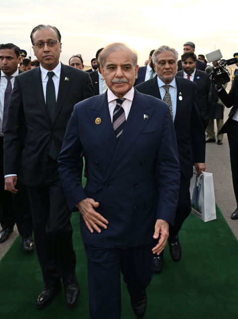 Pakistani PM concludes his visit to Azerbaijan (PHOTO)