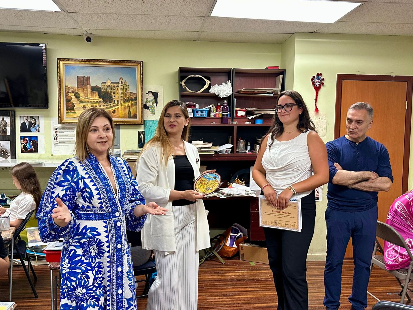 Azerbaijani diaspora visits New York's "My Way" Children's and Youth Creative hub (PHOTO)