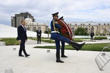 Speaker of Pakistan’s National Assembly visits Victory Park in Baku (PHOTO)