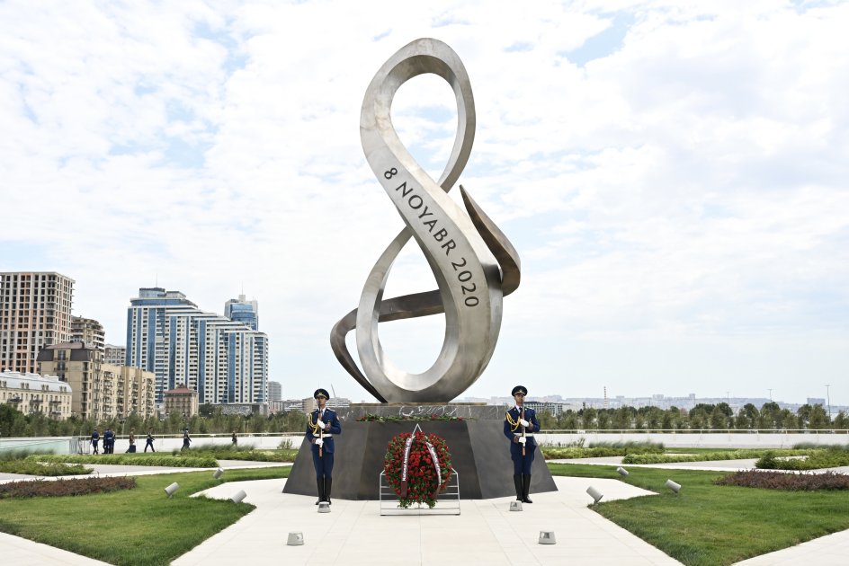 Speaker of Pakistan’s National Assembly visits Victory Park in Baku (PHOTO)