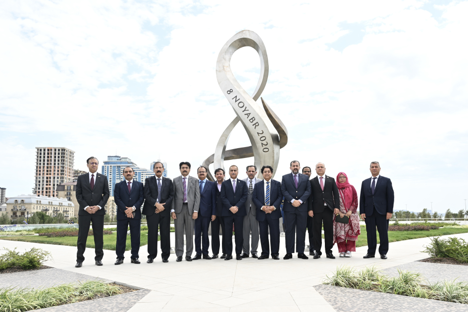 Speaker of Pakistan’s National Assembly visits Victory Park in Baku (PHOTO)