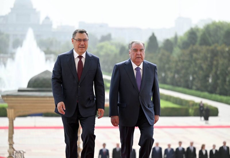 Presidents of Kyrgyzstan and Tajikistan viewing novel two-way approaches